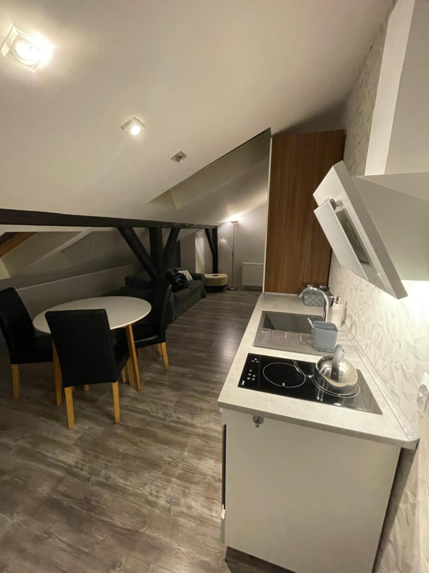 Airport Apartament *